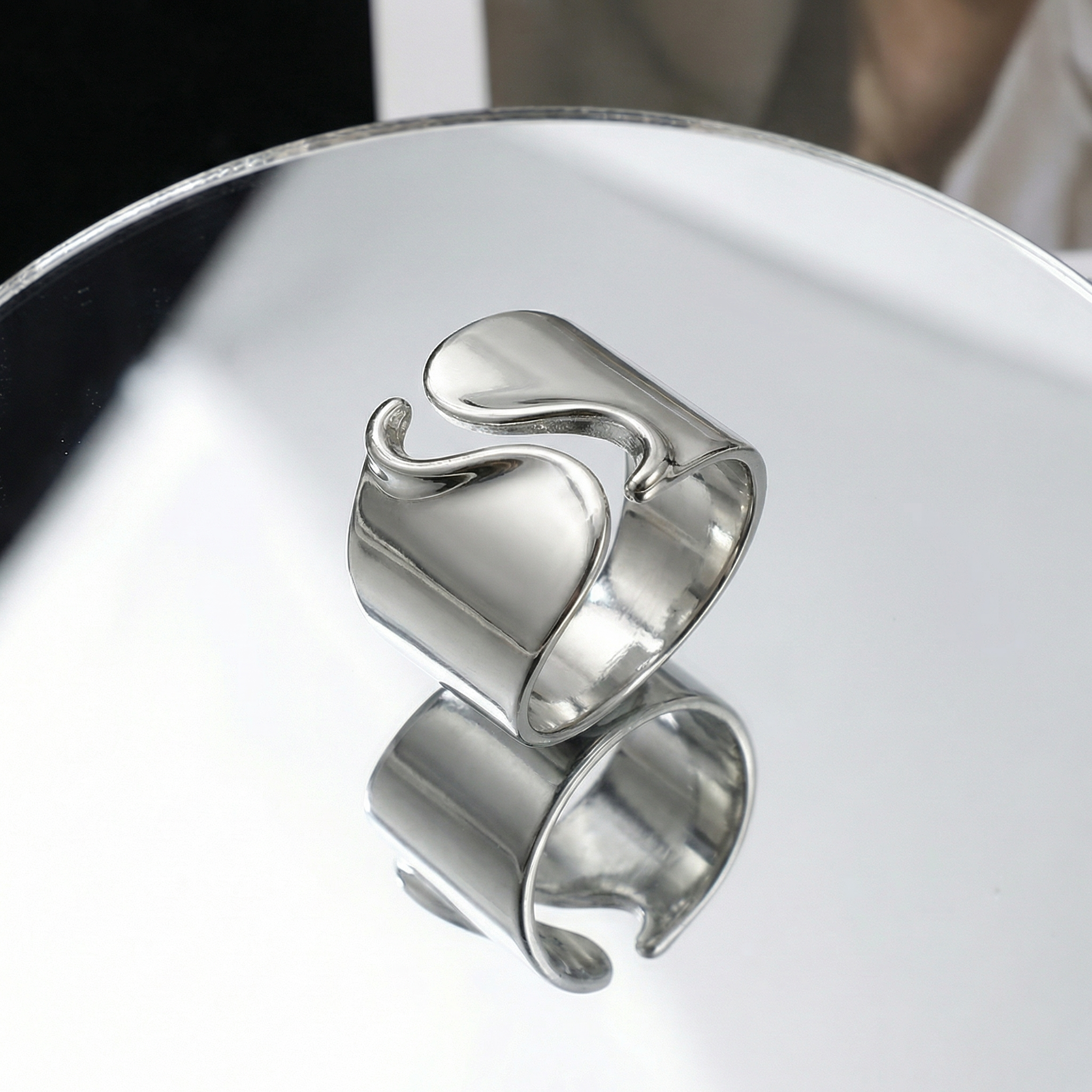 Flow Metal Ring