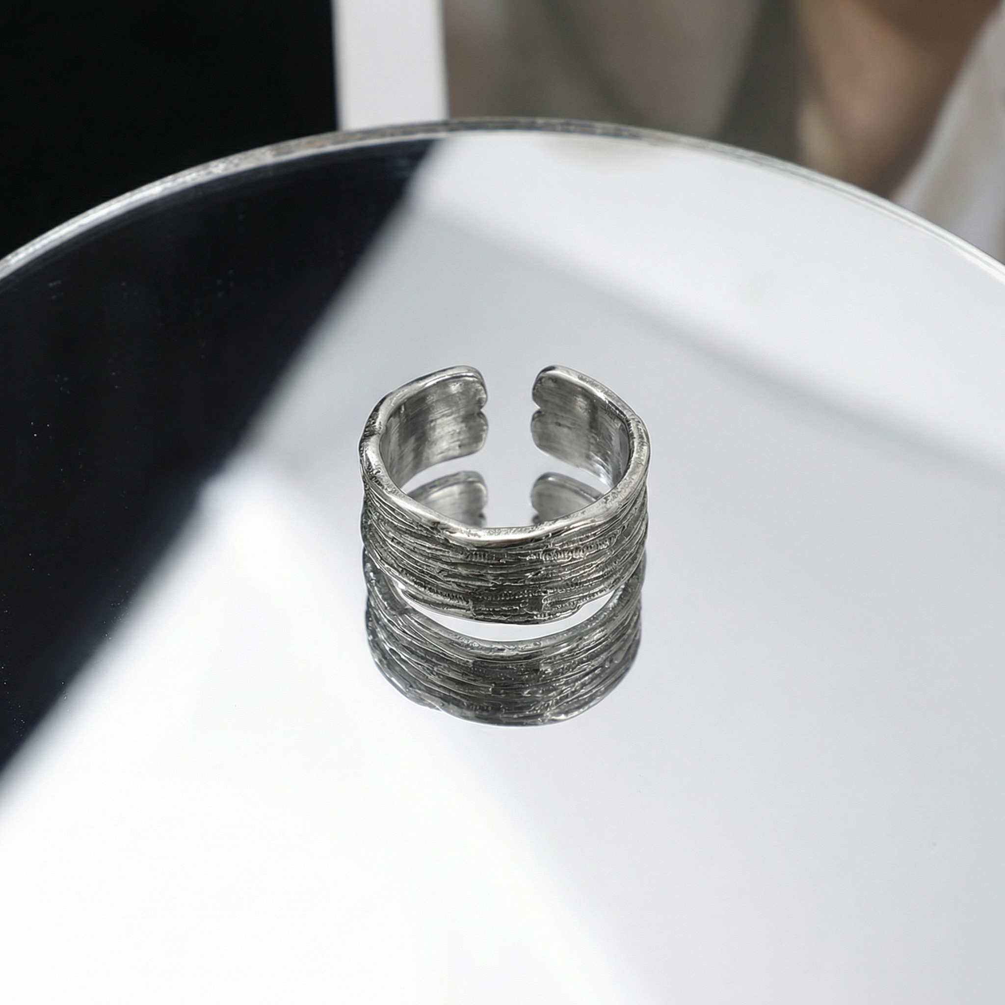 Grain Metal Ring